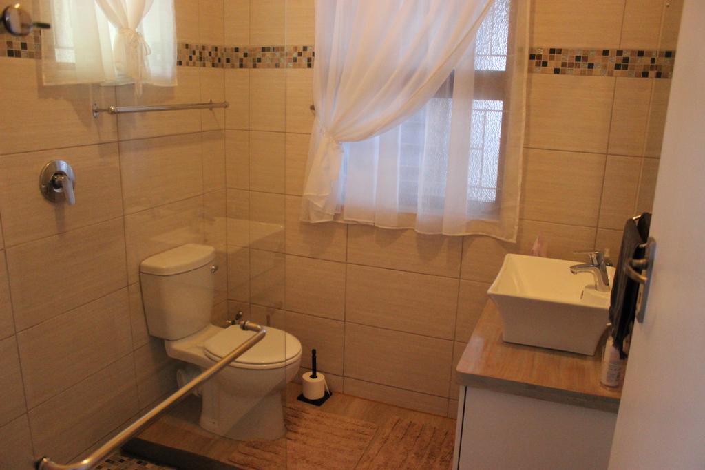 הרמנוס Smuts Ave. Guest Rooms מראה חיצוני תמונה